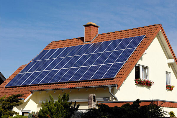 Read more about the article Điện mặt trời áp mái – Hệ thống năng lượng tương lai
